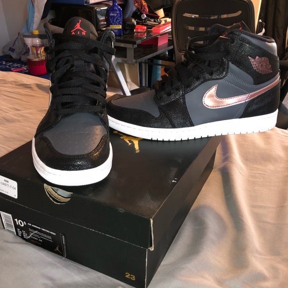 bronze jordan 1